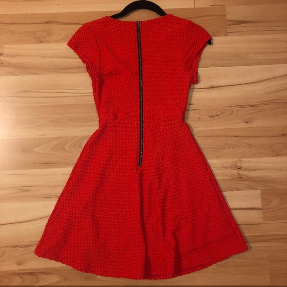 Textured Cutout Red Dress - Picture 4 of 8
